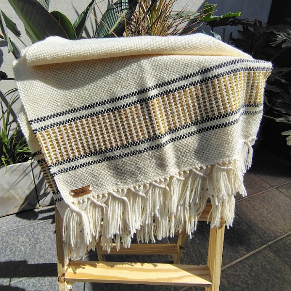 Pashmina Antuco tejidas en telar artesanales